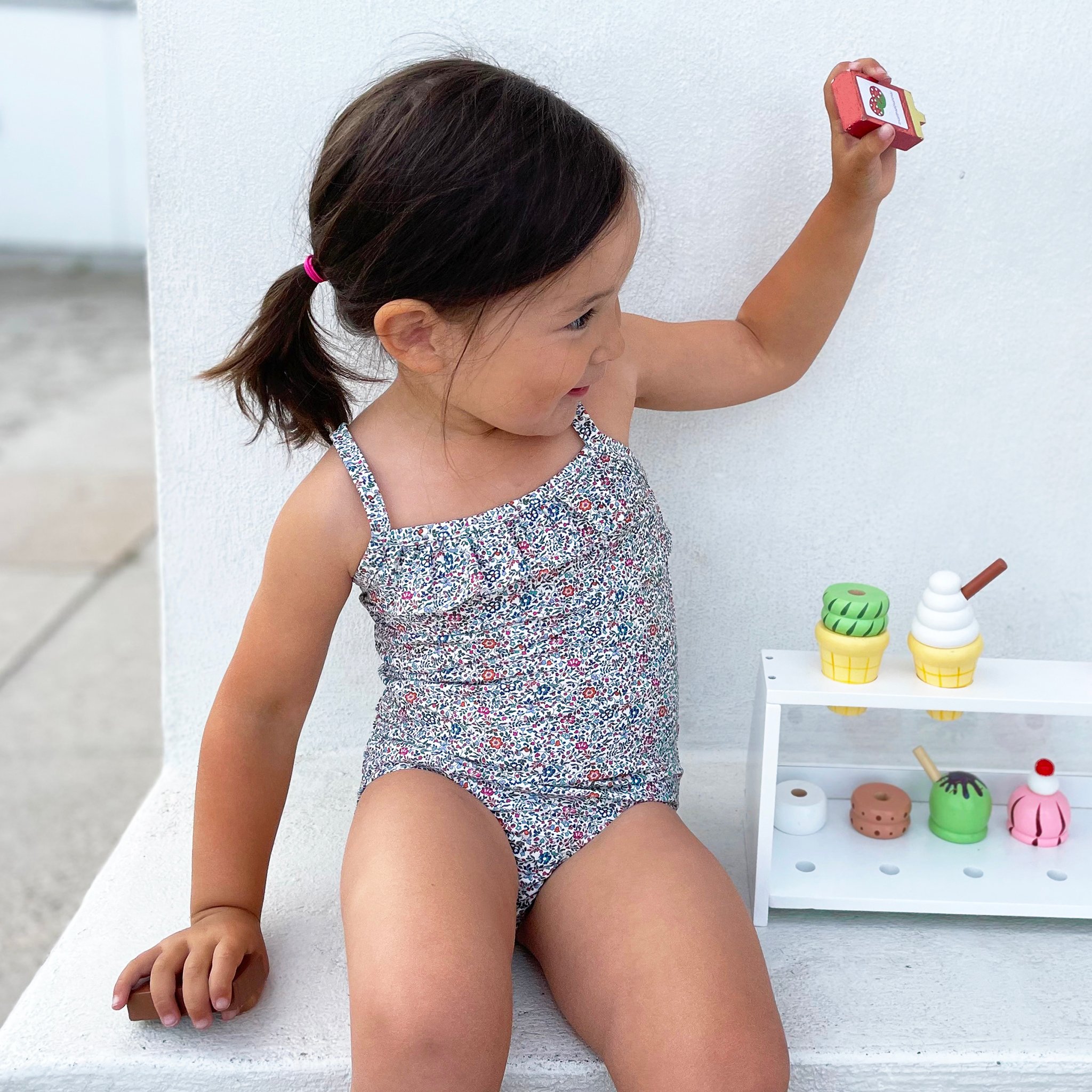 18 KATIE Camilla swimsuit girl 4