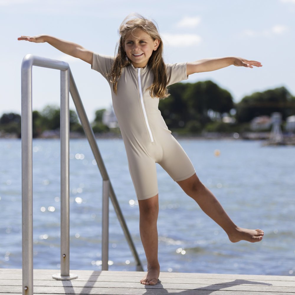 101-cappuccino-3378-101-cappuccino-3375-L_Bodysuit-Cappuccino-Child_1-1
