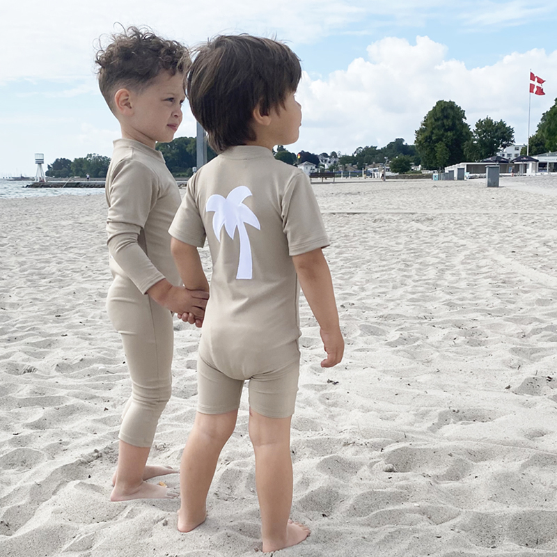 103-cappuccino-5939-Group-Cappuccino-sunsuit-boys_M