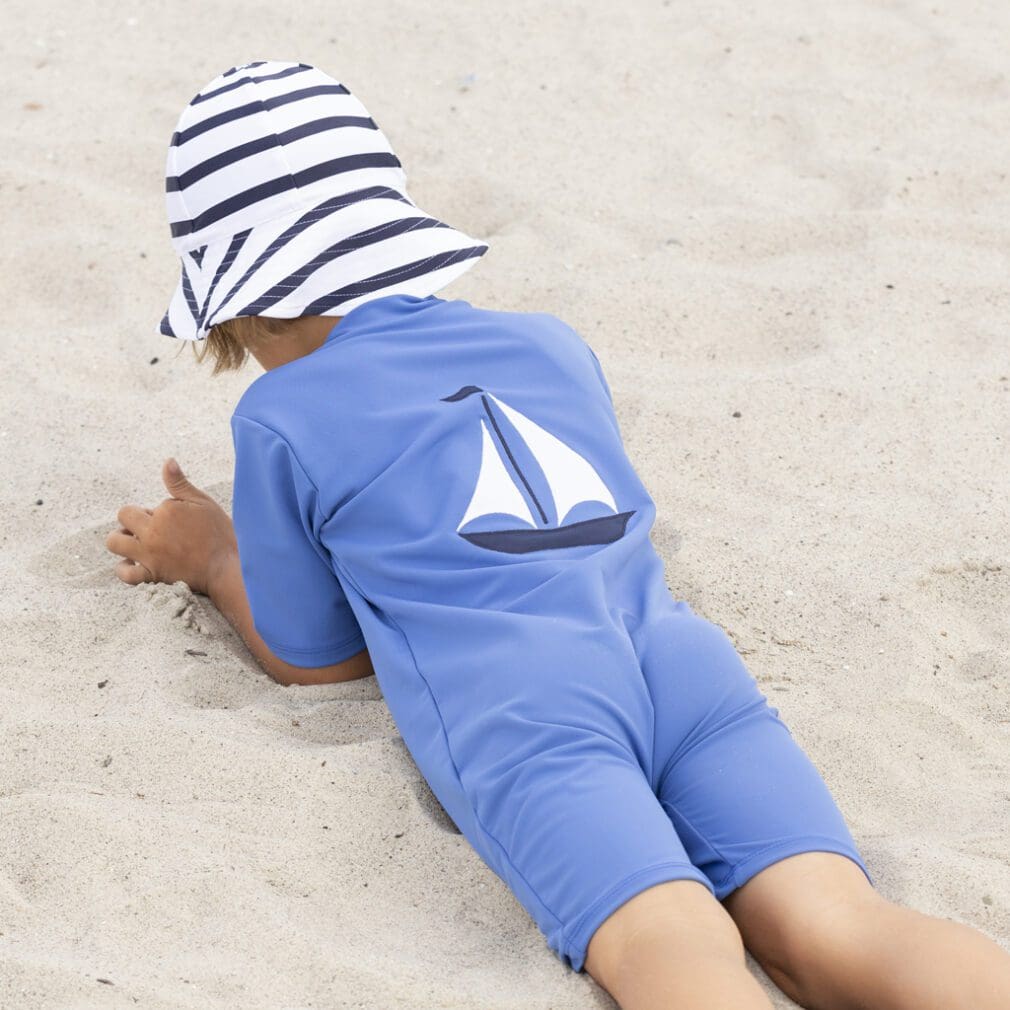 12-SAP-BOAT-Noe-BOAT-Sunsuit_Child1_L