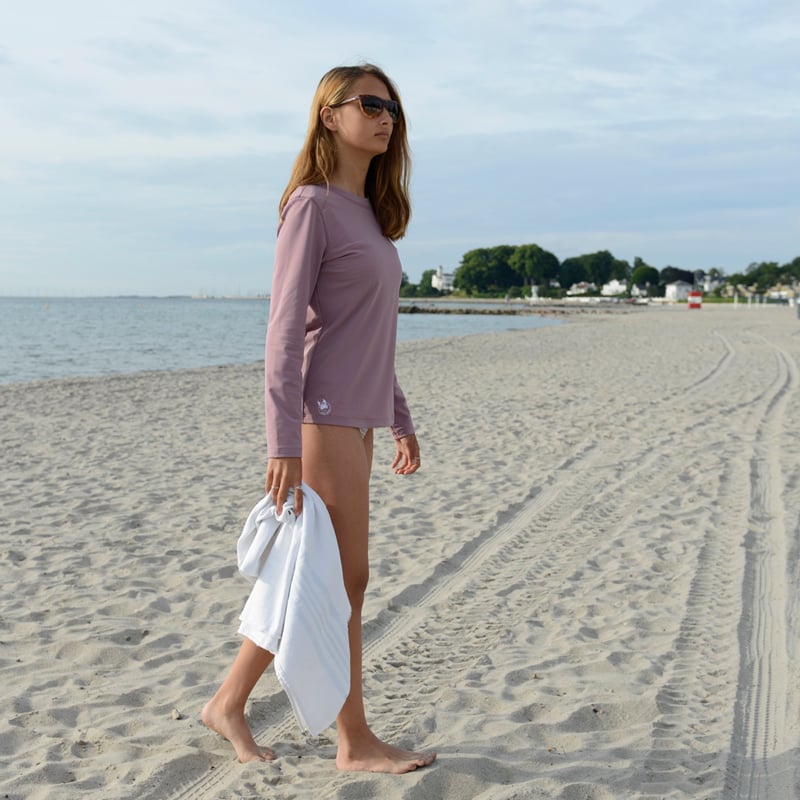 144-heather-5833-51-HE-Elle-woman-swimshirt-3_M