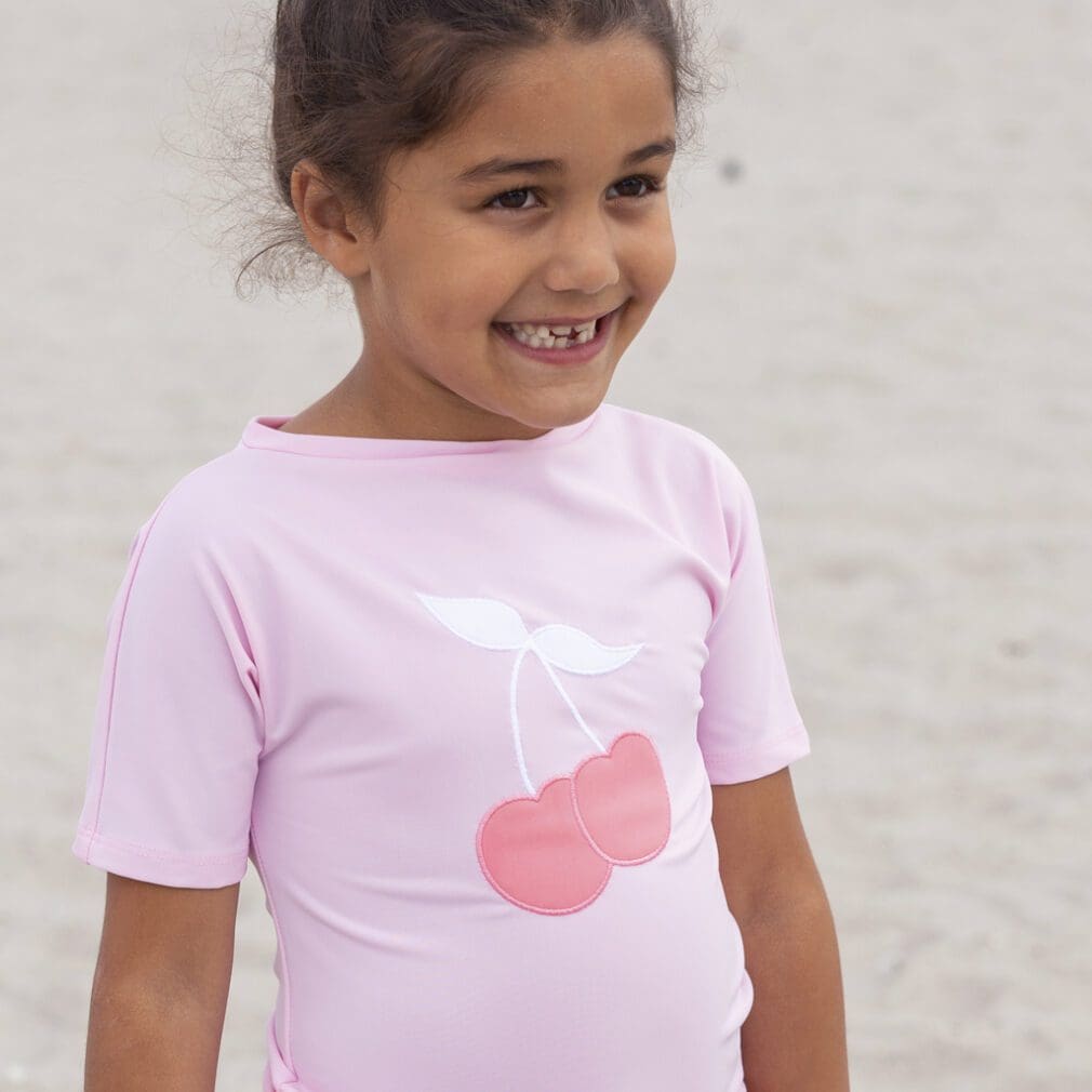 20-BACH-Luna-CHERRY-Boatneck-swimshirt_Child1_L