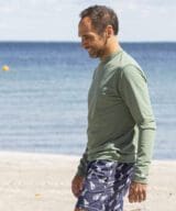 30-AR-Man-Swimshirt_Man3_L