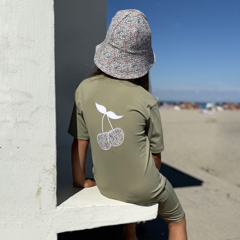 12-OLI(CHER) Noe Cherry Sunsuit girl_3