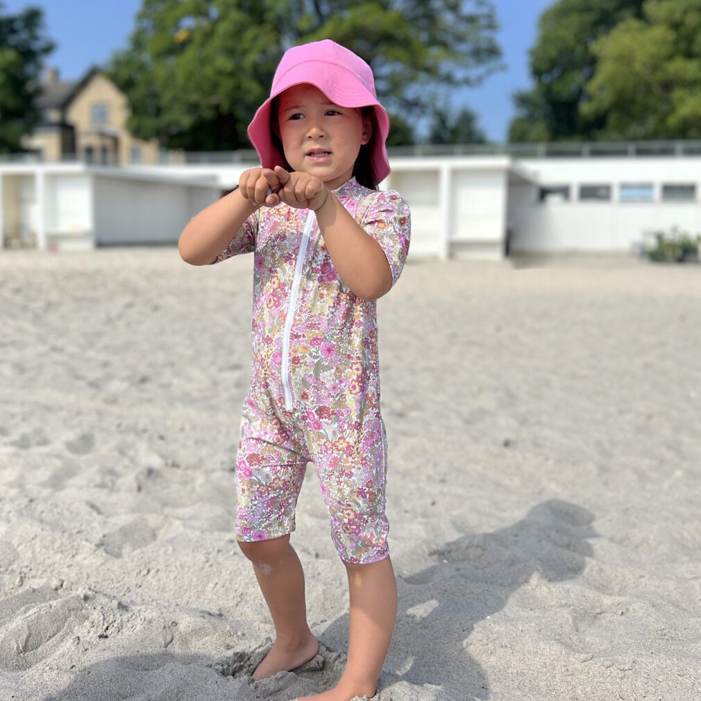 12-ANNIE Natsu sunsuit girl_4