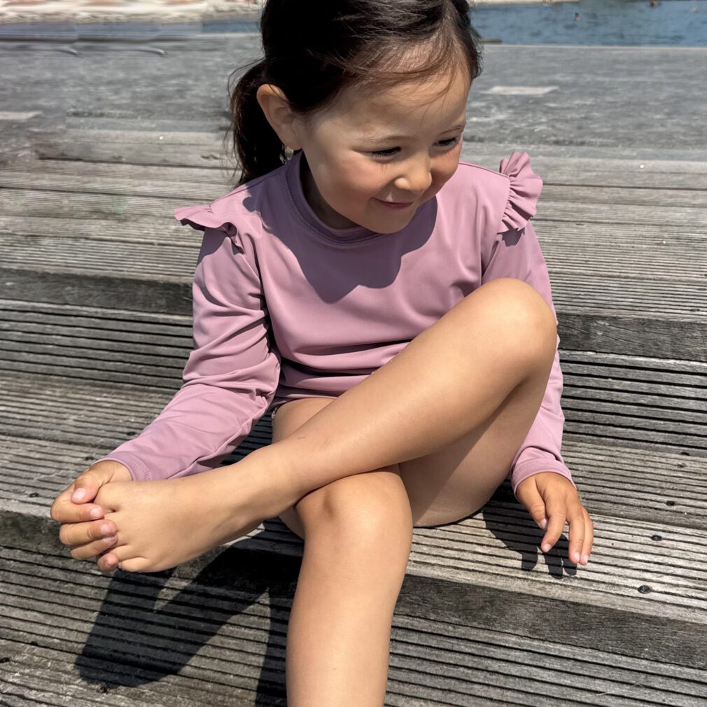 38-HE Sydney UV shirt girl_1