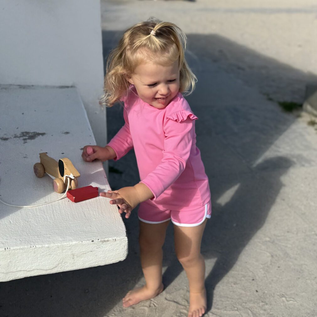 72-SUGA Alexa UV swim shorts girl_1