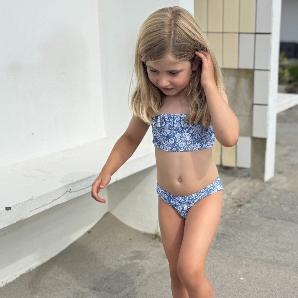 19XX-EVE Louisa Bikini girl_9