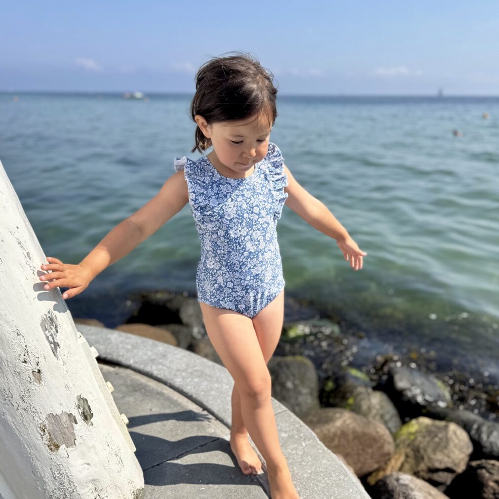 60-EVE Bade swimsuit girl_2